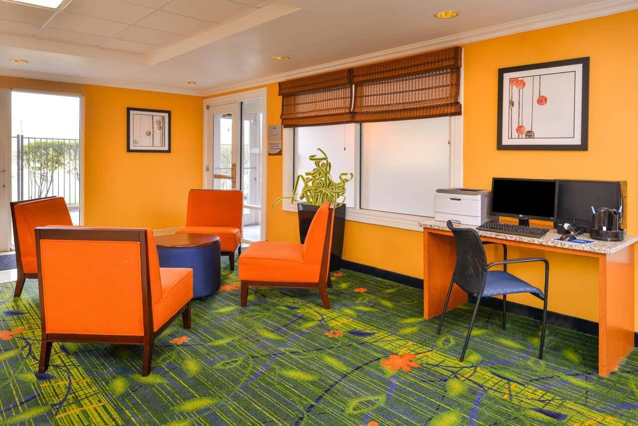 Holiday Inn Express Princeton By Ihg Exterior photo