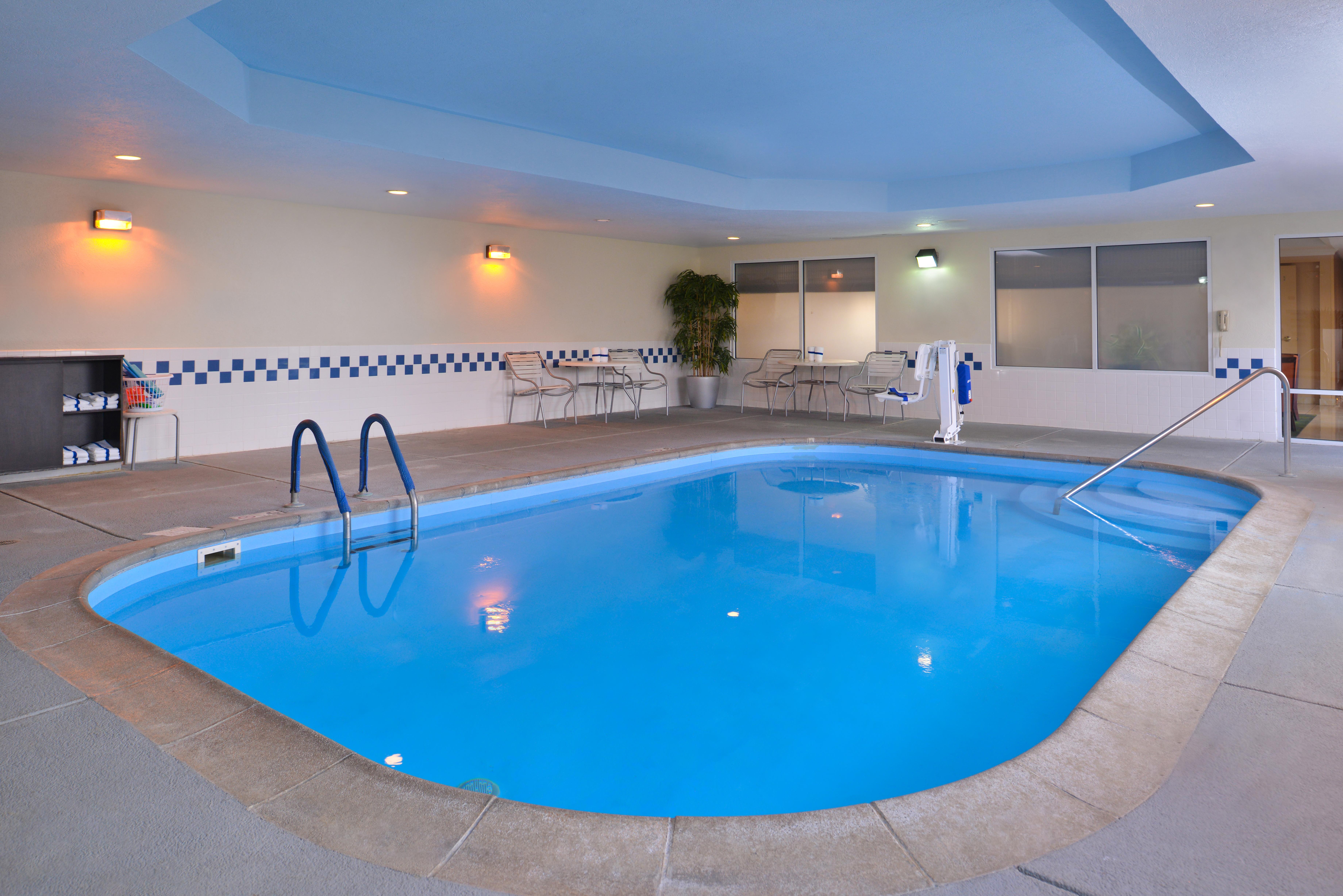 Holiday Inn Express Princeton By Ihg Exterior photo